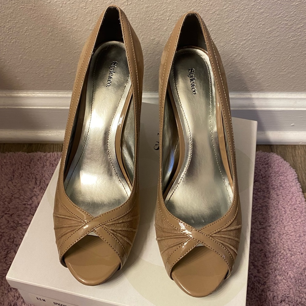 Peep toe Suede Heels